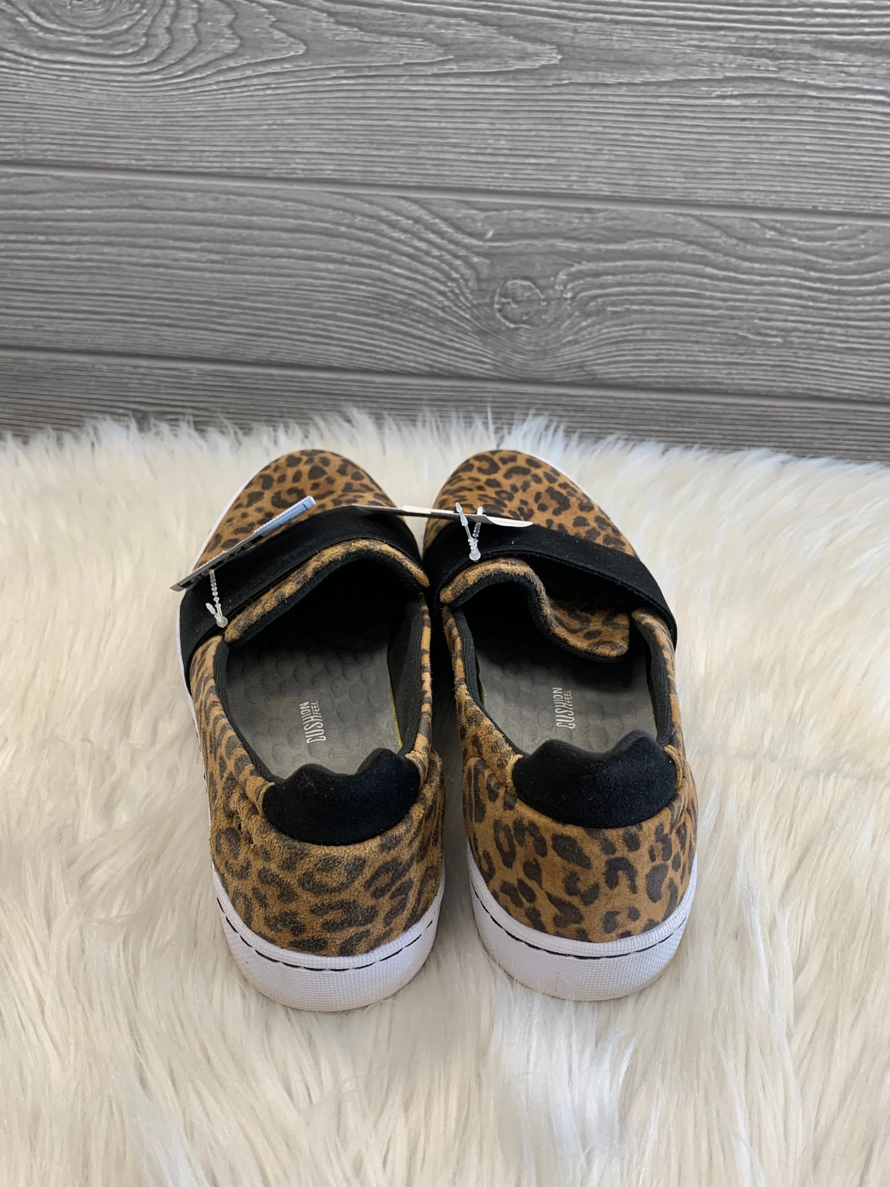 Animal Print Shoes Sneakers Clarks, Size 8.5