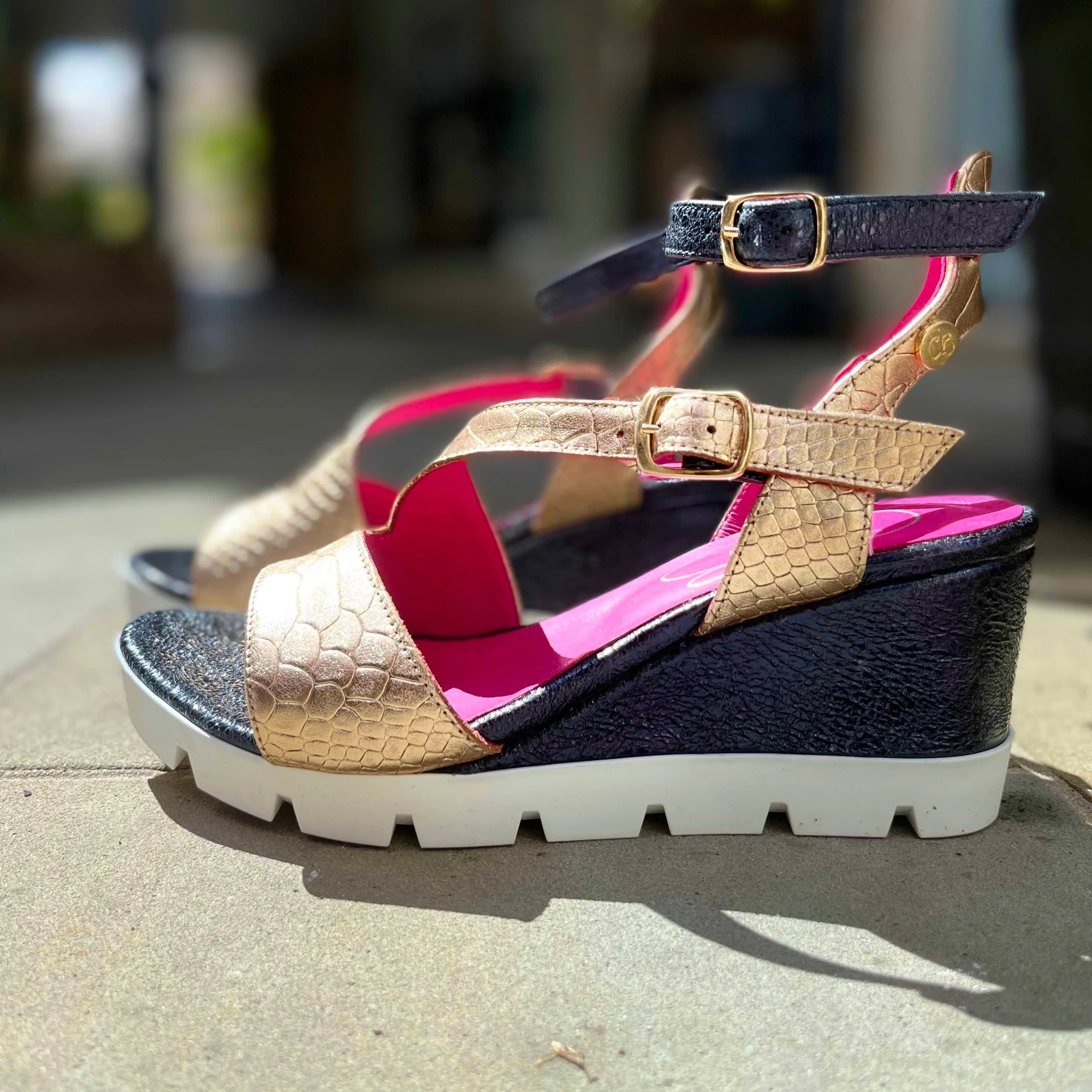 Bien - Gold Croc wedge sandal