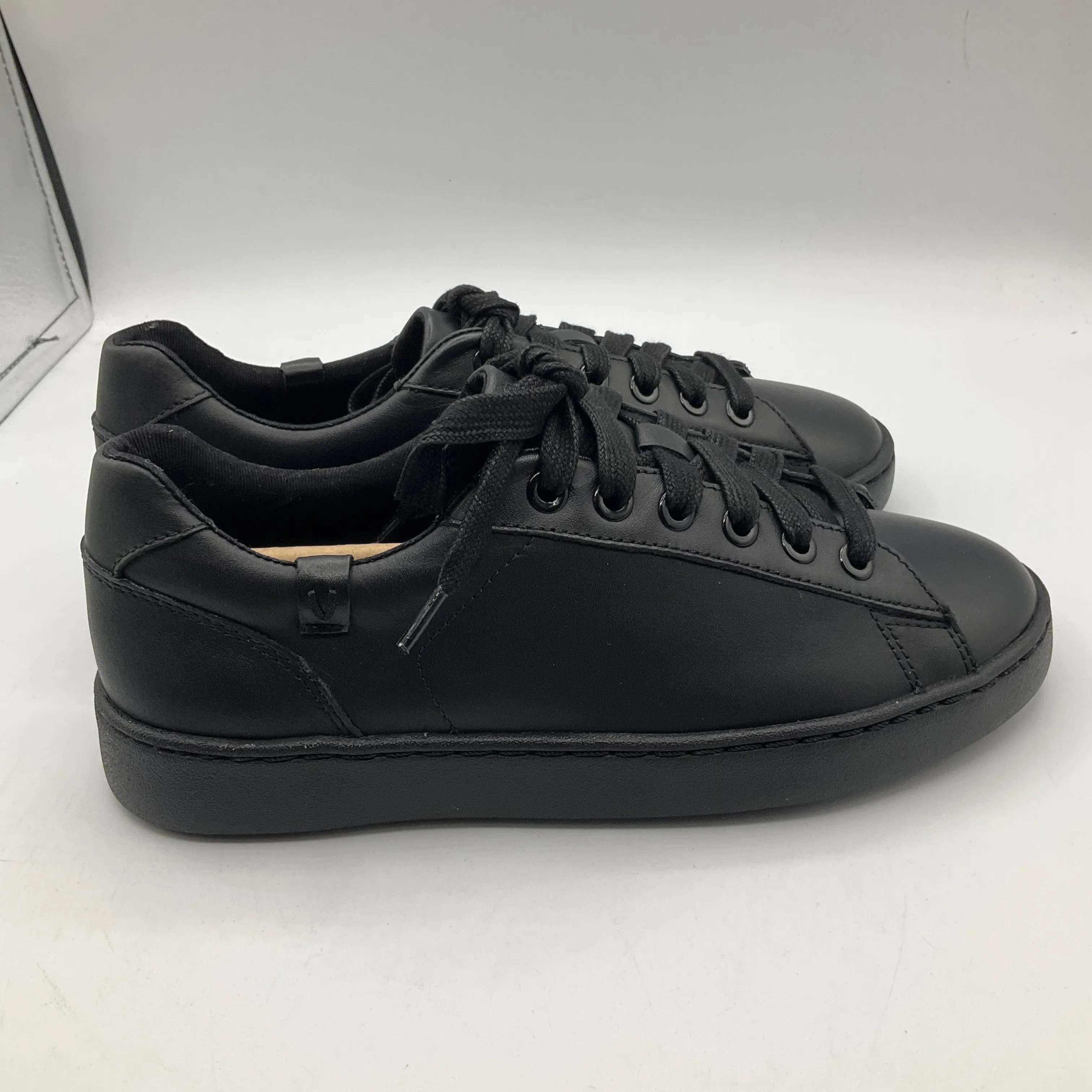 Black Shoes Sneakers Vionic, Size 6