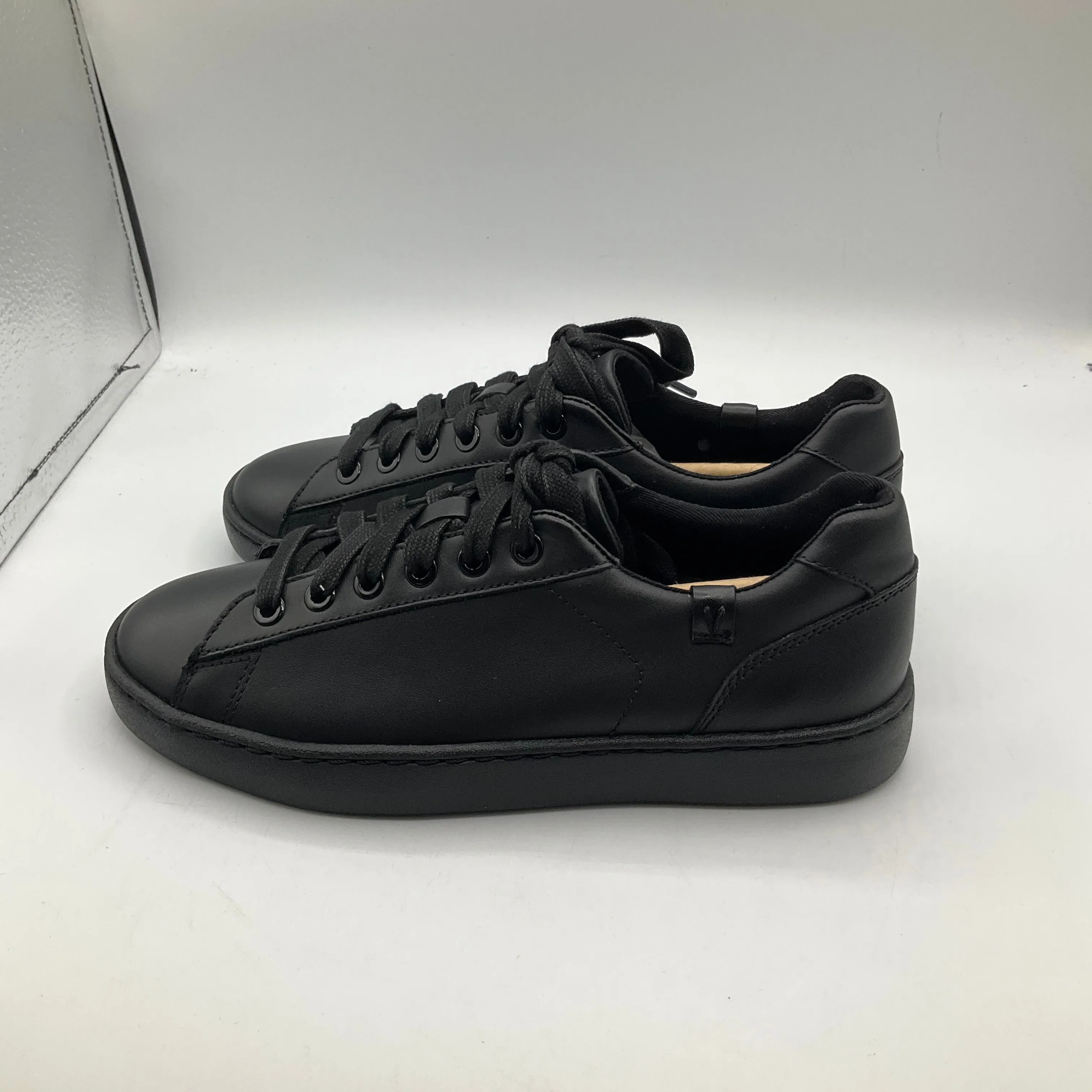 Black Shoes Sneakers Vionic, Size 6