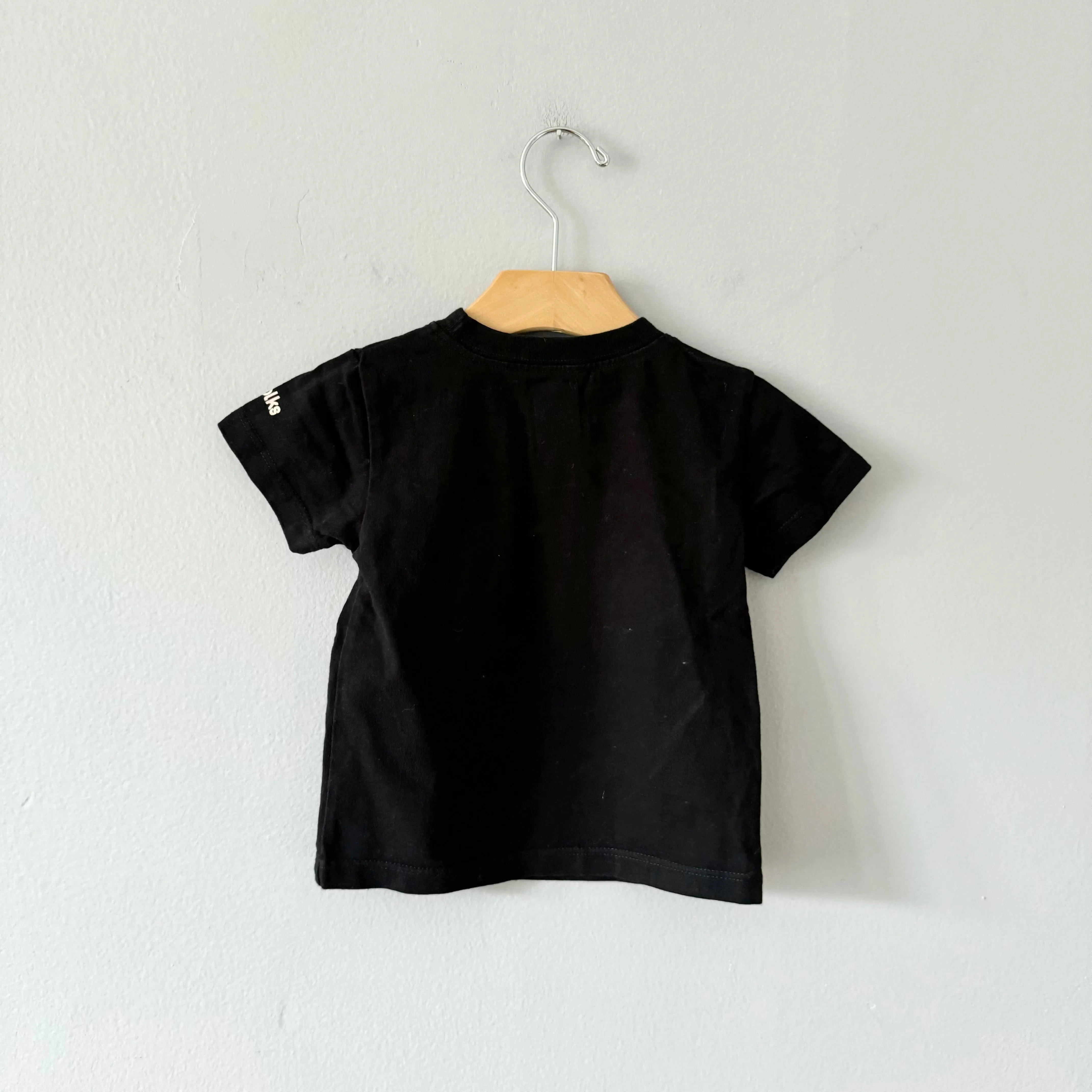 Heyfolks / Black x earth T-shirt / 2Y